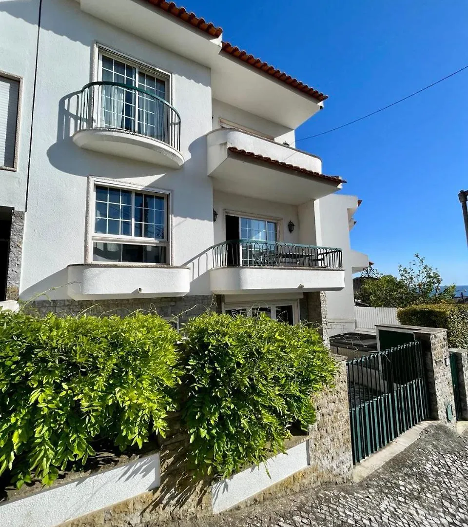 Parede Hill - Guesthouse location